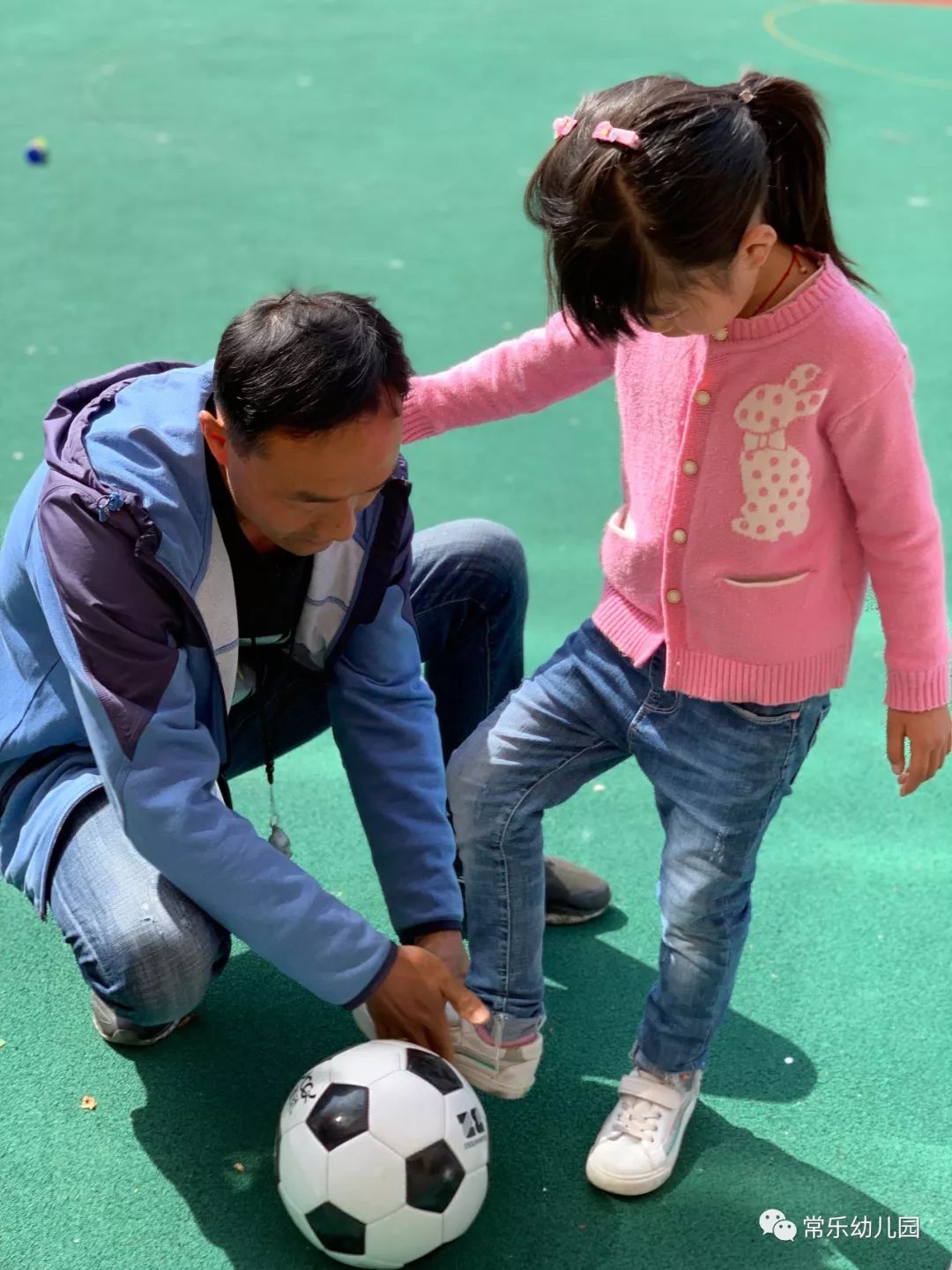 幼儿足球的规则_足球幼儿园玩法_幼儿园足球活动规则有哪些