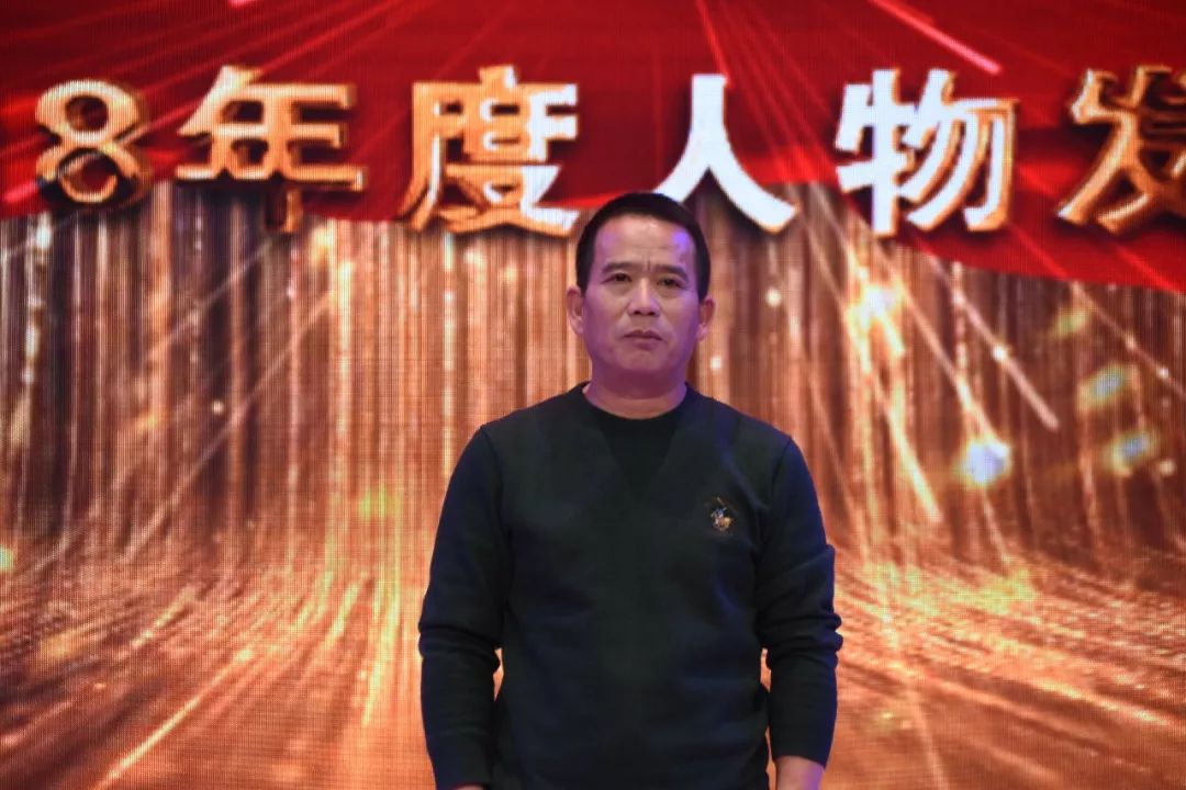 感动世界的举重冠军_感动举重冠军世界杯视频_最感人的举重