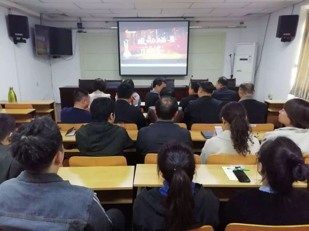 最感人的举重_感动举重冠军世界杯视频_感动世界的举重冠军