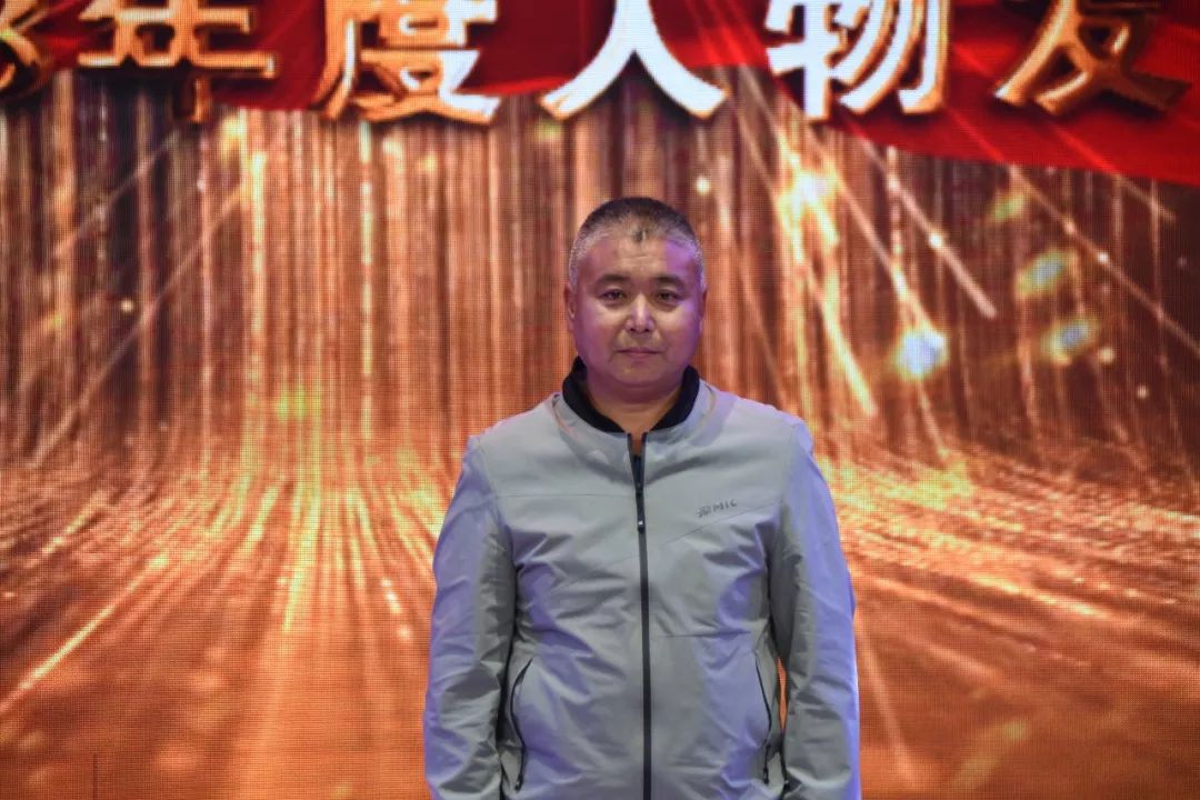 感动举重冠军世界杯视频_感动世界的举重冠军_最感人的举重
