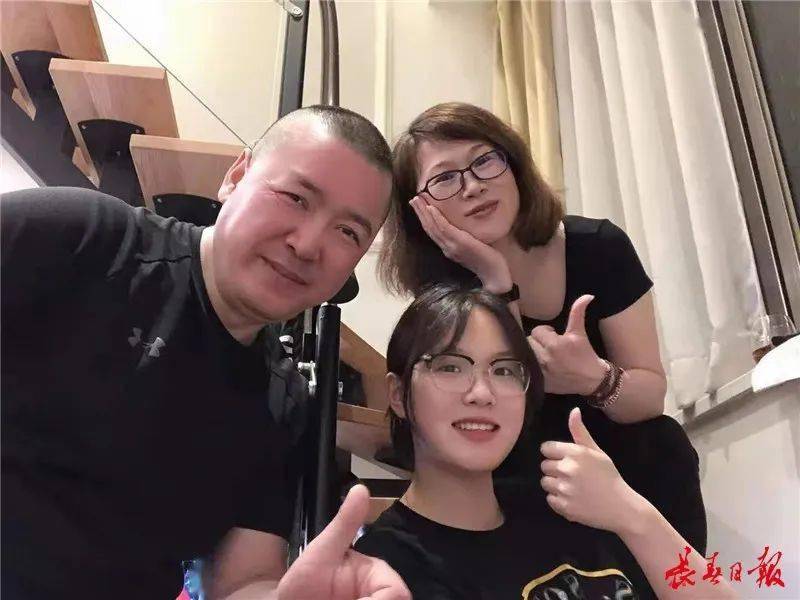 游泳冠军王慕涵简历_游泳运动员王涵_王涵游泳视频